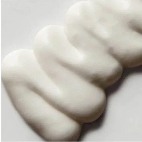 Elemis Skin Buff Exfoliator - Picture 2 of 5